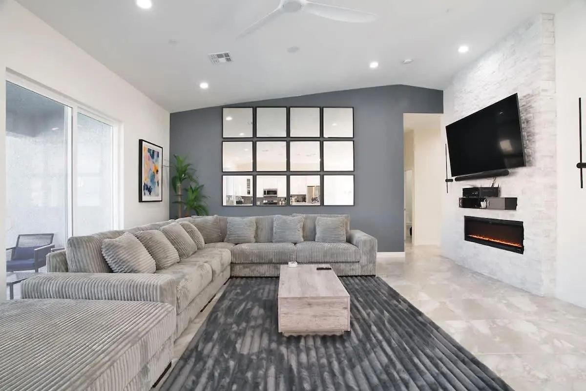 Holiday home Vegas Oasis Close 2 Strip! Private Hot Tub & Heated Pool Las Vegas United States