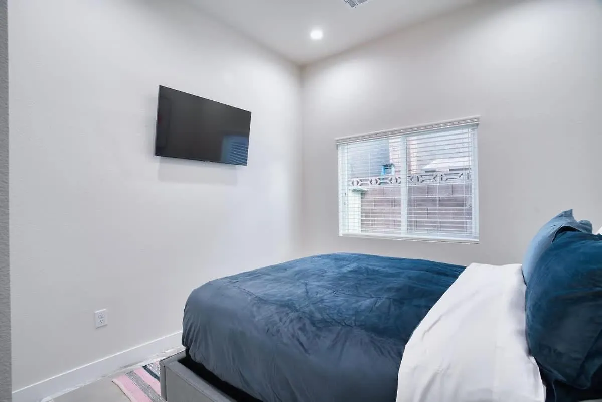 Holiday home Vegas Oasis Close 2 Strip! Private Hot Tub & Heated Pool Las Vegas
