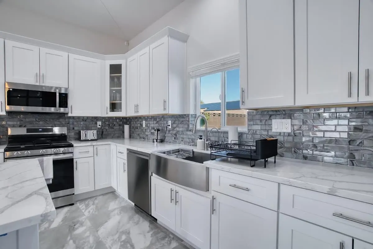 Vegas Oasis Close 2 Strip! Private Hot Tub & Heated Pool Las Vegas 0*,  United States