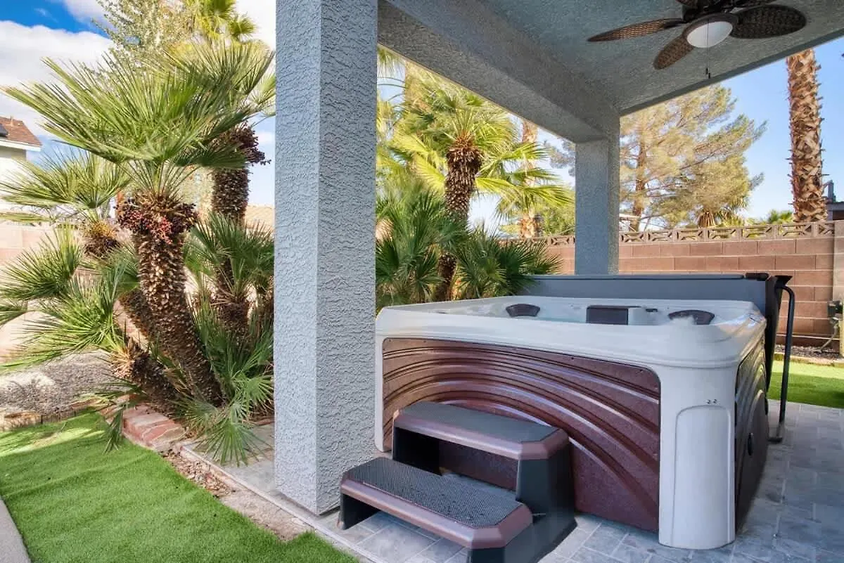 Vegas Oasis Close 2 Strip! Private Hot Tub & Heated Pool Las Vegas 0*,