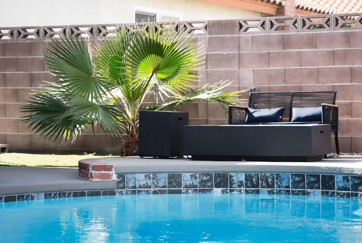 Vegas Oasis Close 2 Strip! Private Hot Tub & Heated Pool Las Vegas 0*,  Amerikai Egyesült Államok