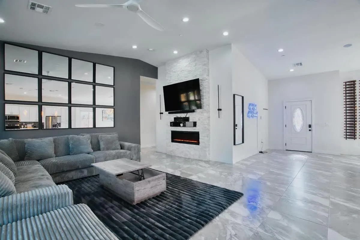 Vegas Oasis Close 2 Strip! Private Hot Tub & Heated Pool Las Vegas 0*,