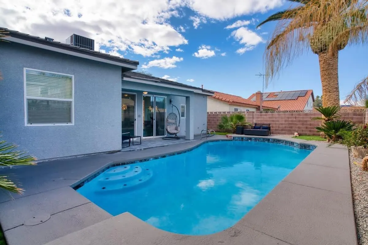 Vegas Oasis Close 2 Strip! Private Hot Tub & Heated Pool Las Vegas